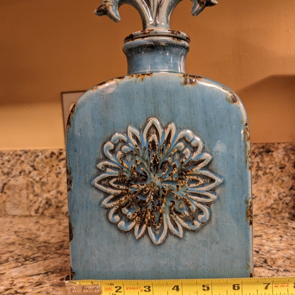 Privilege Turquoise Blue Vase with Fleur-de-lis Top, Very Unique, Beauti… - Picture 5 of 11